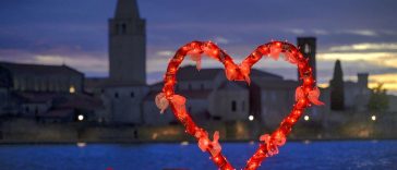 Usluga Poreč uredila prigodno srce na Peškeri za Valentinovo