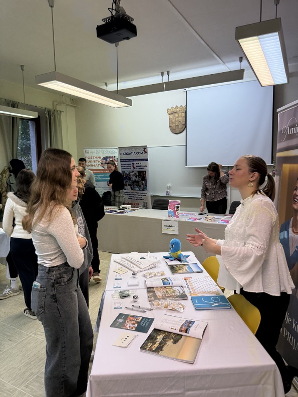 Dan s poslodavcima u TUŠ-u Antona Štifanića u Poreču učenici posao ljeto sezona