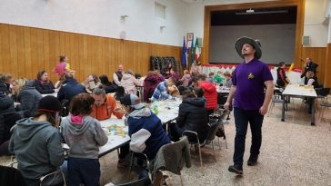 Večer društvenih igara udruge Štriga u sali na domu u Kašteliru