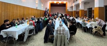 Umirovljenici u Kašteliru-Labincima proslavili Dan žena uz glazbu, čobanac i ples