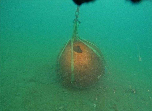 Foto istarska policija - Iz uvle Lone u Rovinju izvukli minu iz 2. svjetskog rata