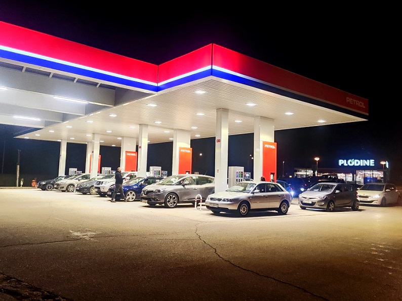 Benzinska crpka u Poreču - Foto Tanja Kocijančić - Ilustracija