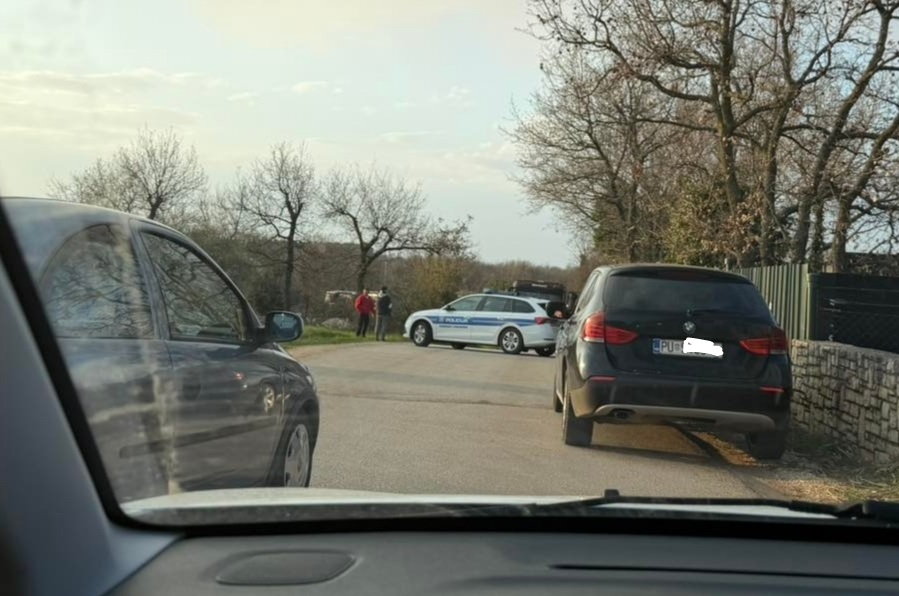 Prometna nesreća na cesti Gedići-Tar, kod mjesta Perci - Foto Istra Terra Magica