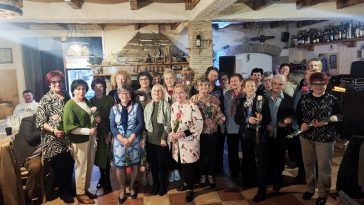 Tar-Vabriga: Uoči Dana žena članovi Istarske stranke umirovljenika proslavili uz večeru i ruže