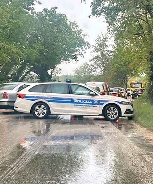 Prometna nesreća kod mjesta Perci - Vozilo sletjelo s ceste 14-4-2026 cesta-tar-gedići-nesreća-vatrogasci