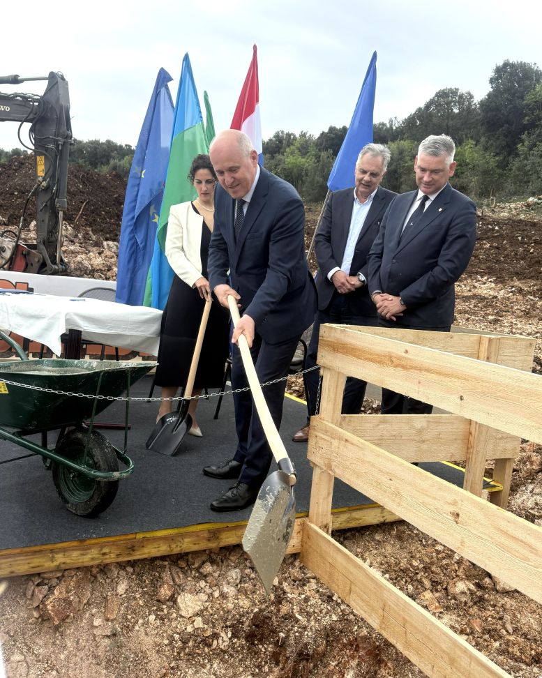Polaganje kamena temeljca za gradnju POS-ovih stanova u Vrsaru - Foto Istarska županija