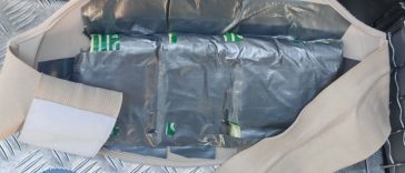 Baklje u lažnom trudničkom trbuhu - Foto Istarska policija pirotehnika