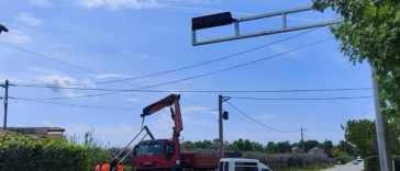 Foto Tanja Kocijančić - Postavljanje semafora u Gedićima