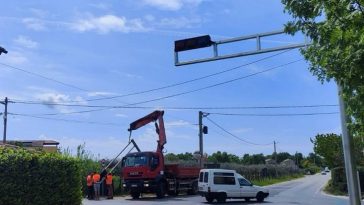 Foto Tanja Kocijančić - Postavljanje semafora u Gedićima