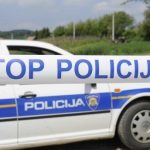 ilustracija auto policija traka