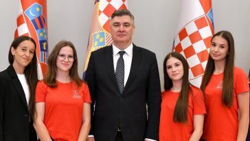 USB kod predsjednika RH 1 (Izvor Ured predsjednika Republike Hrvatske - Foto Tomislav Bušljeta
