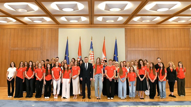 USB kod predsjednika RH 1 (Izvor Ured predsjednika Republike Hrvatske - Foto Tomislav Bušljeta