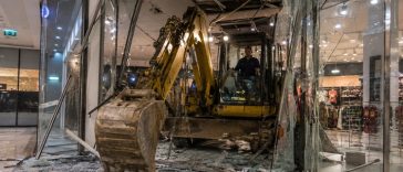 bagerom razbio staklo plodine tar