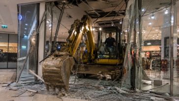 bagerom razbio staklo plodine tar