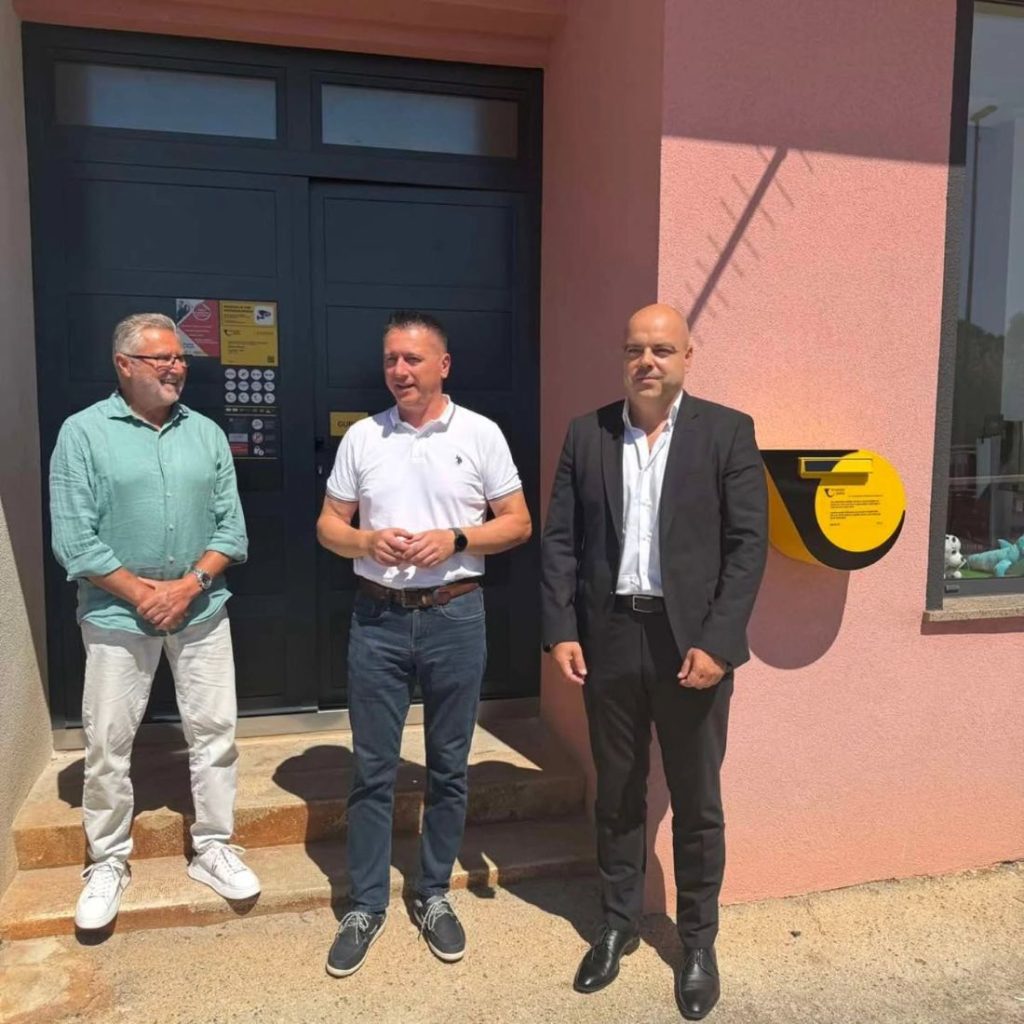 Foto Tanja Kocijančić - otvorenje novouređenog poštanskog ureda u Kašteliru