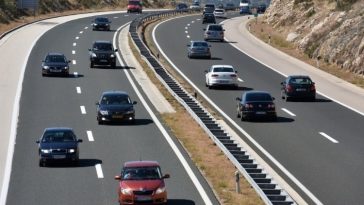 promet autocesta autoput cesta automobili policija mup