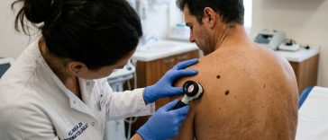dermaolog pregled madeži doktor