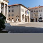 Policijski službenici na pulskom Forumu nakon sukoba zbog mjesta za prodaju igračaka.