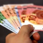 Image by moerschy from Pixabay novac keš euro euri banka financije gospodarstvo