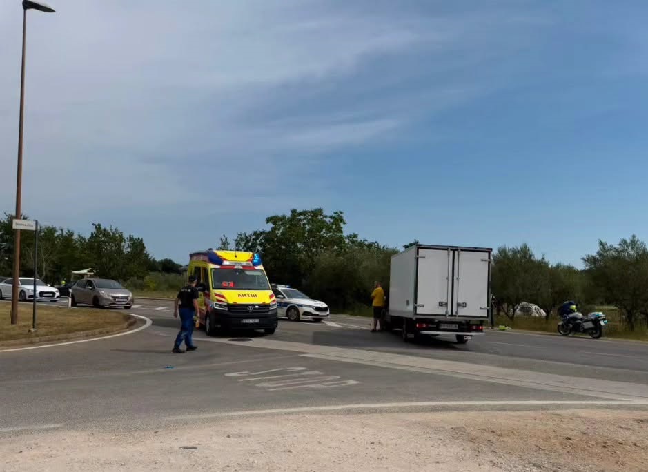 Sudar kamiona i motocikliste u Varvarima kod Poreča - Foto Istra Terra Magica
