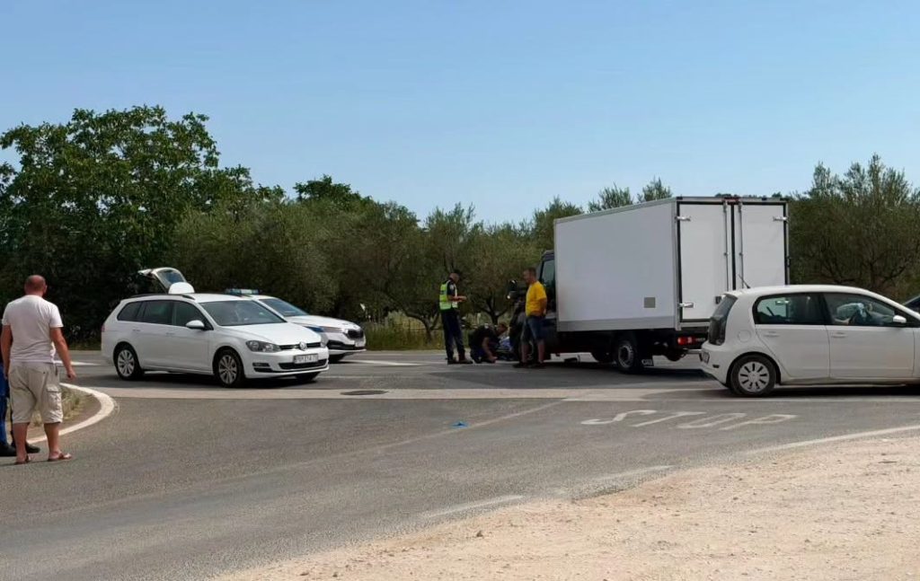 Sudar kamiona i motocikliste u Varvarima kod Poreča - Foto Istra Terra Magica