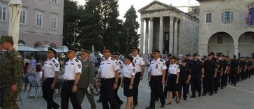 policija