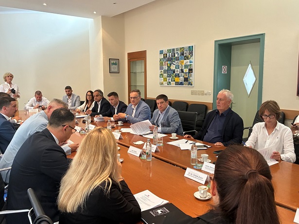 Foto HŽ infrastruktura - obnova pruge u Istri kod Lupoglava sastanak