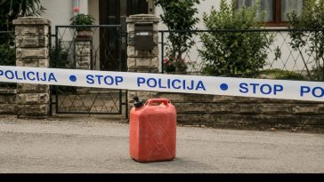 benzin vatra požar policija