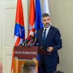 NE DRIA JFOTKU DUBRVONIK GRADONAČELNIK