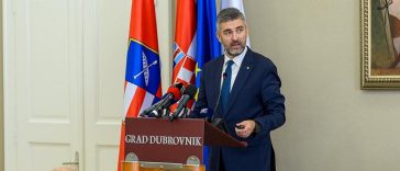 NE DRIA JFOTKU DUBRVONIK GRADONAČELNIK