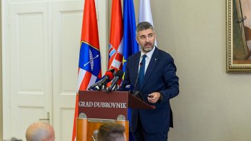 NE DRIA JFOTKU DUBRVONIK GRADONAČELNIK