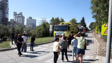 koromačno holcim ,E NE DIRAJ FOTKU