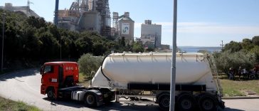 ne driaj fotku koromačno rača tvornica holcim