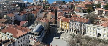 Palača Scracin (desno) na Portarati, foto Grad Pula