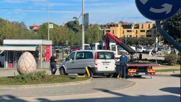 Foto Tanja Kocijančić - Pauk diže vozilo kod tržnice
